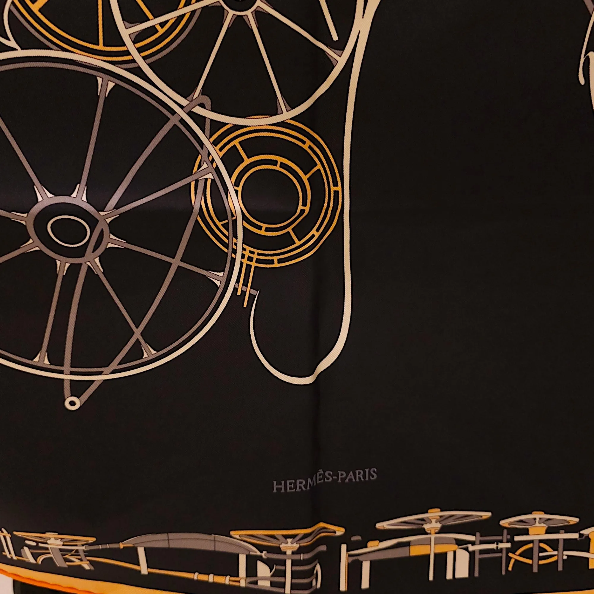 Complication Equestre 90 Noir/Abricot/Blanc Scarf