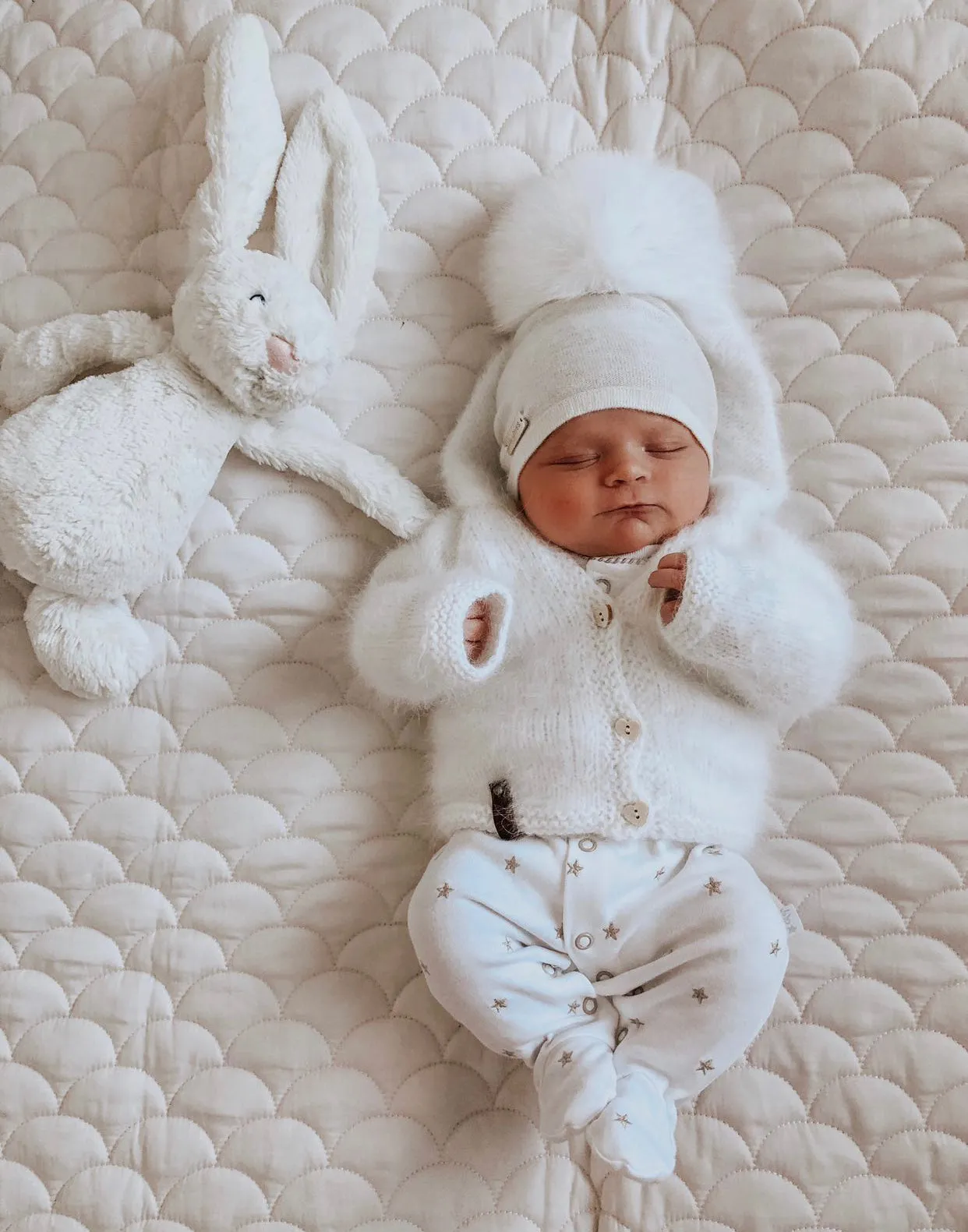 MI LOVES SIGNATURE LUXURIOUS FINE KNIT ANGORA HAT WITH FOX FUR POMPOM