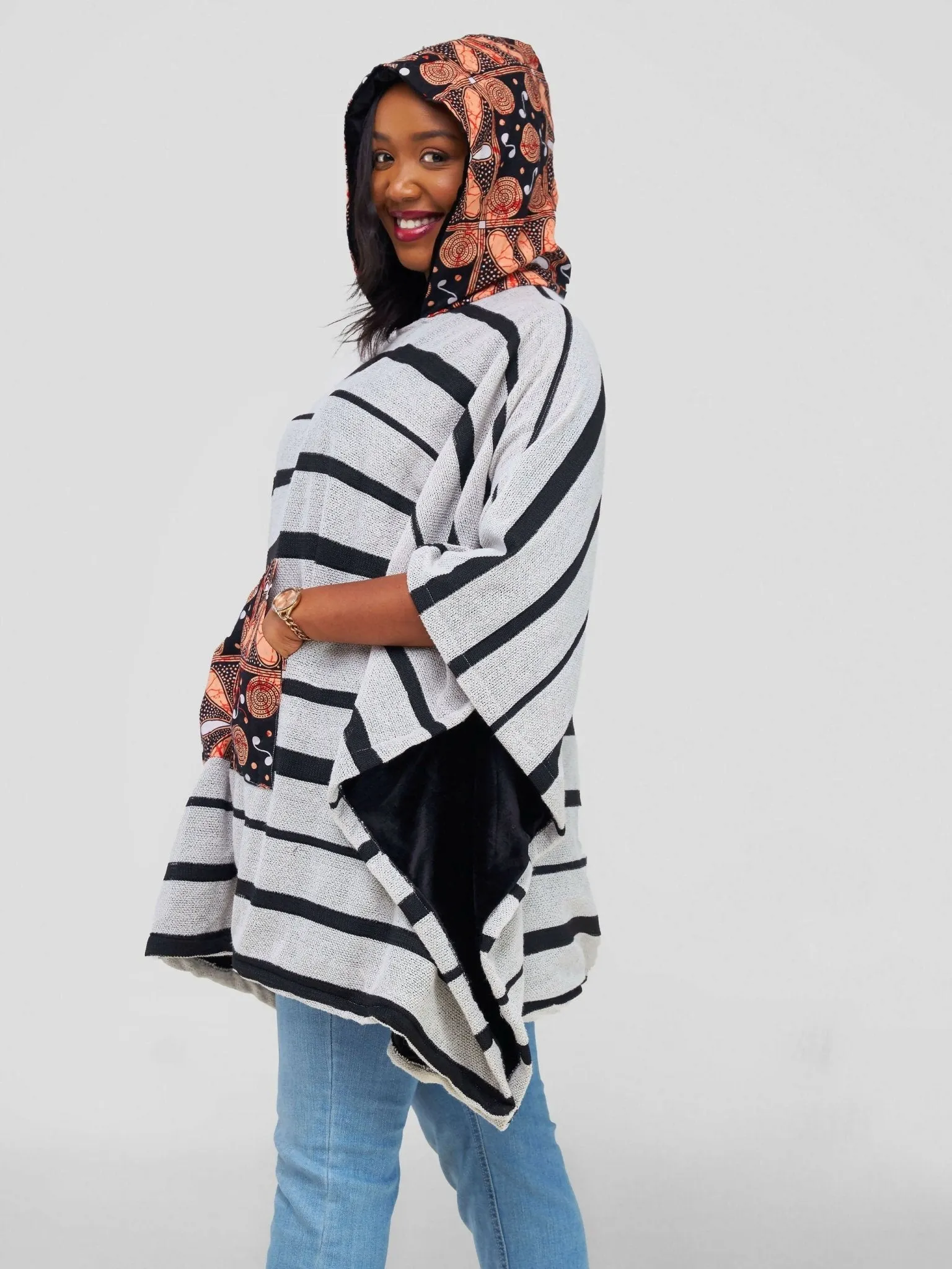 Nefpatra Africa Poncho - White