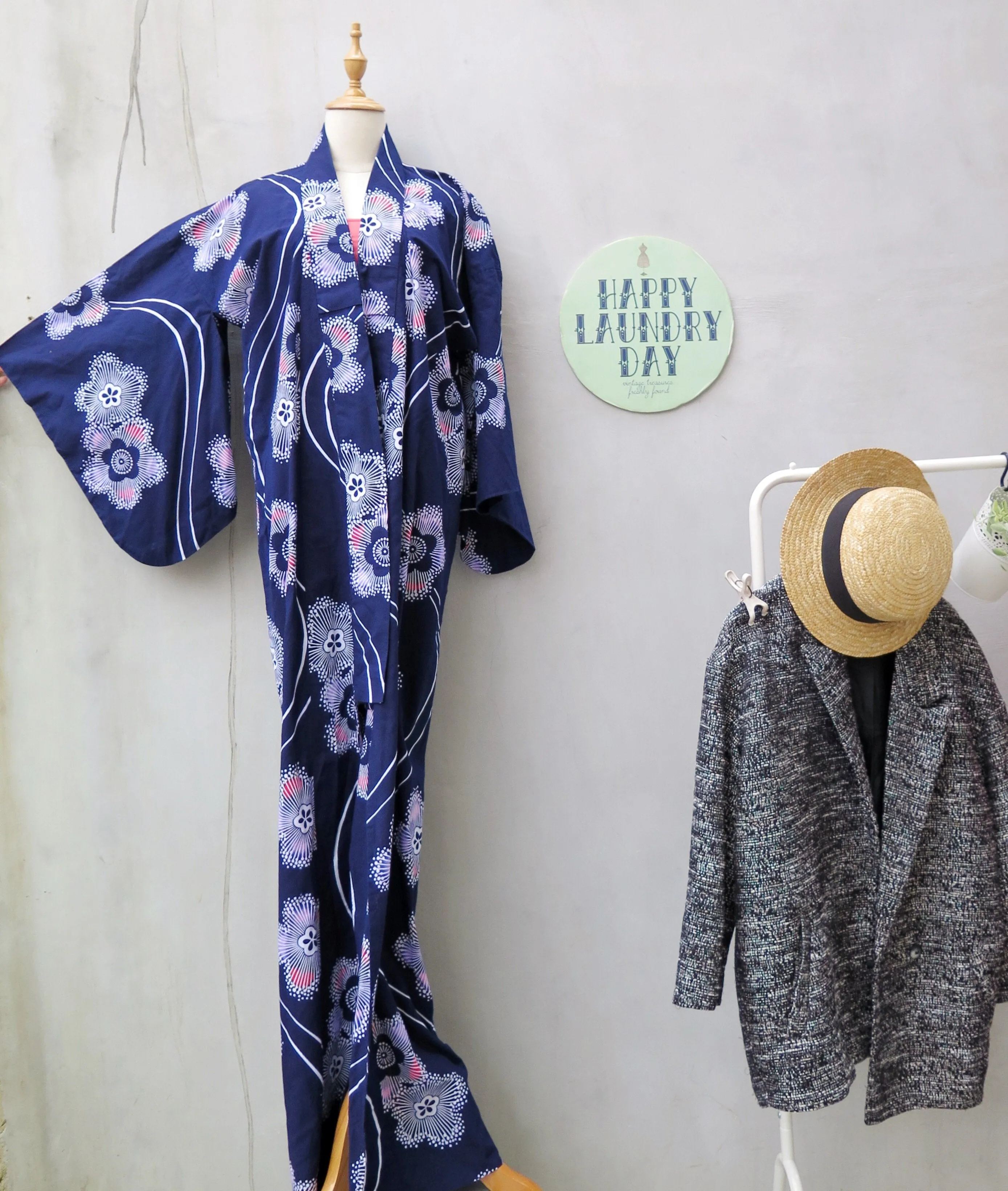 Sakura | Vintage 1960s 1970s oriental Japanese cherry blossom print Fireworks Dark blue Long traditional Kimono