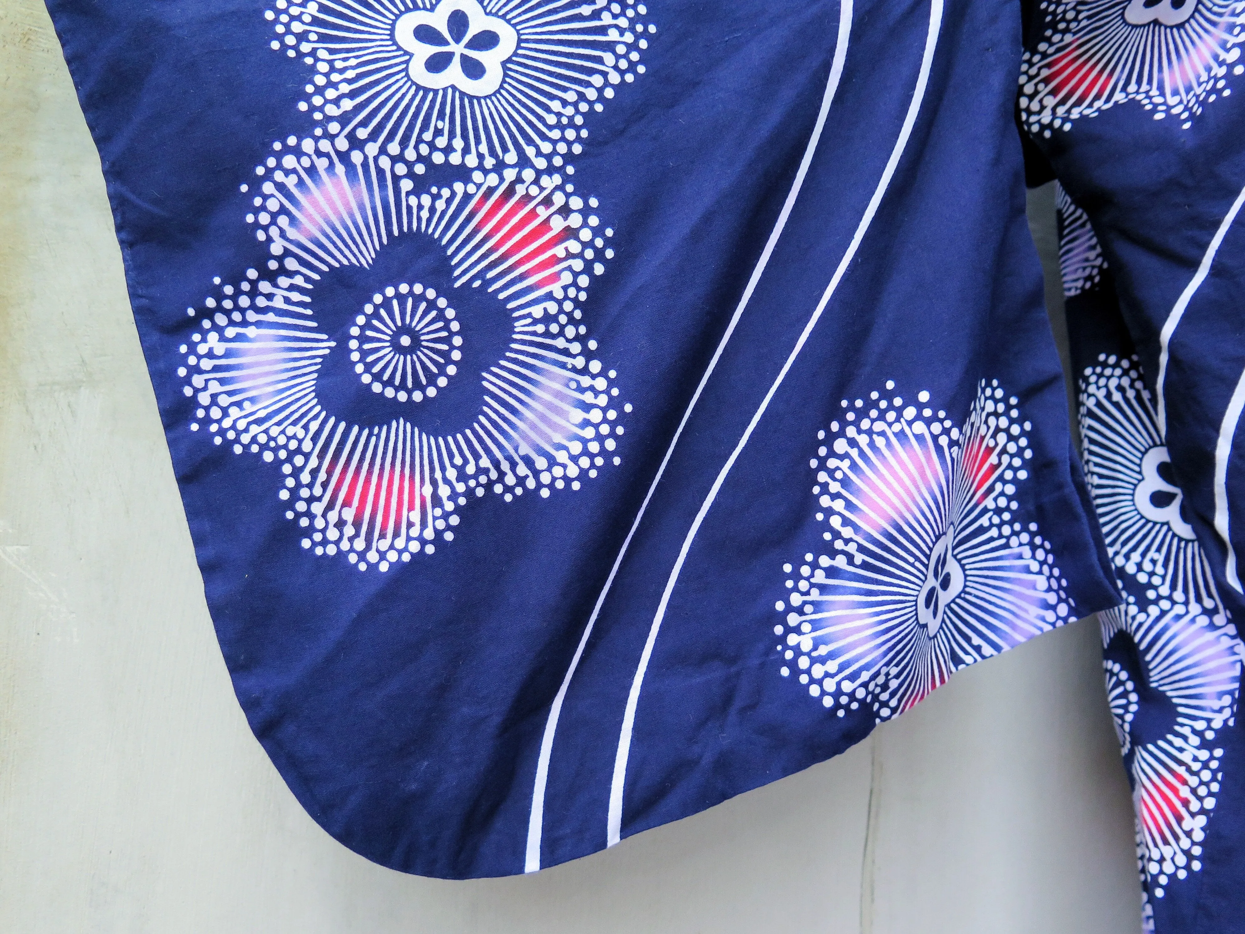 Sakura | Vintage 1960s 1970s oriental Japanese cherry blossom print Fireworks Dark blue Long traditional Kimono